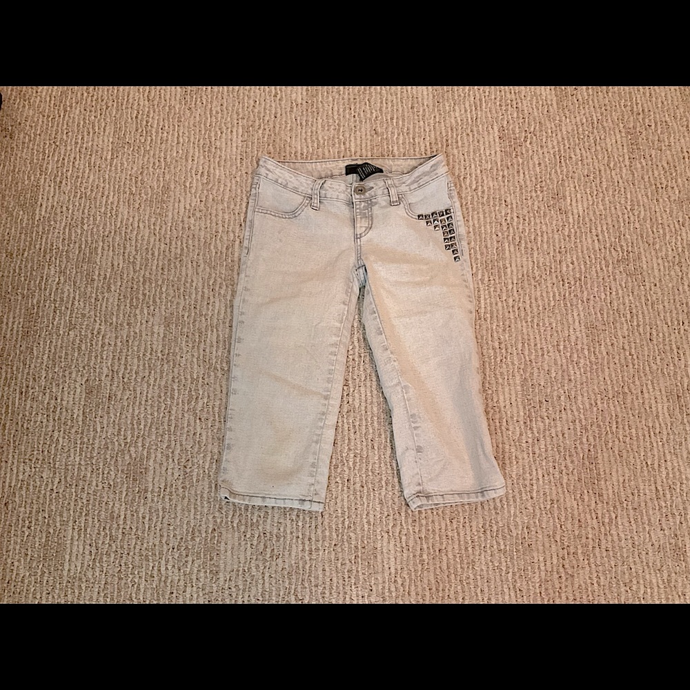 City Streets Light Gray Washed Out Studded Jean Capris (Size 0)